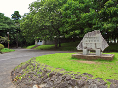 加曽利貝塚公園・入口付近のモニュメント