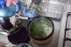 米とグリーンピースとお湯